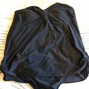 2X Liz Lange maternity suit
